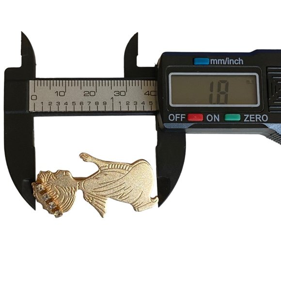 Vintage Gold Tone Praying Angel Brooch Pin Rhinestones Halo Etched Metal Disc - Picture 3 of 8